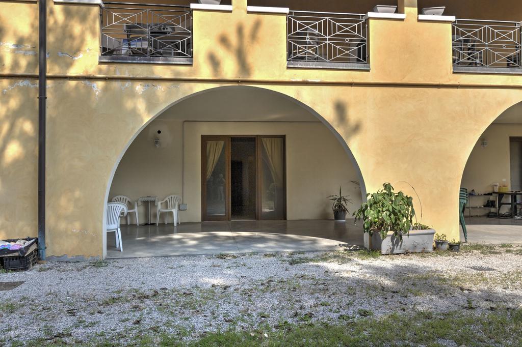 Albergo Le Piante Манерба дел Гарда Екстериор снимка